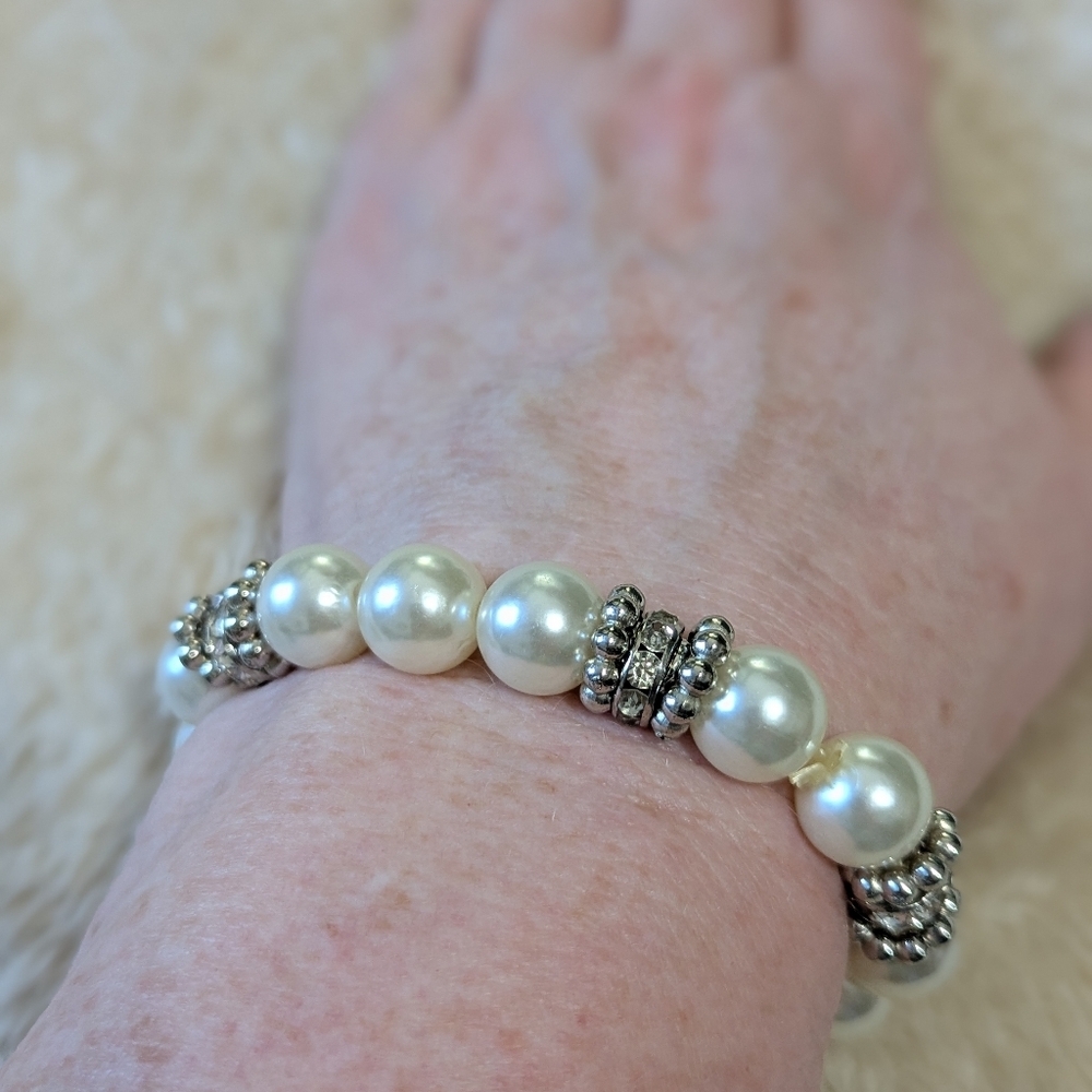 Elegant Silver and White Faux Pearl Bracelet - Stretchy - Picture 4 of 6